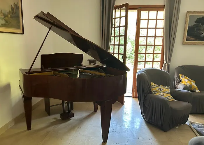 Дом отдыха Les Mercieres La Villa, Au Coeur De L'occitanie Et Du Pays Cathare, Laurag-aise, Grands Espaces, Oasis De Nature, Convivialite, Detente, 6 Piscine Chauffee, Terrain De Petanque, Wifi, Piano, Billard, Cheminee Pour L'h Pexiora
