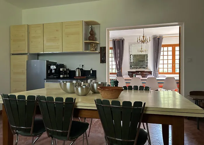 Дом отдыха Les Mercieres La Villa, Au Coeur De L'occitanie Et Du Pays Cathare, Laurag-aise, Grands Espaces, Oasis De Nature, Convivialite, Detente, 6 Piscine Chauffee, Terrain De Petanque, Wifi, Piano, Billard, Cheminee Pour L'h