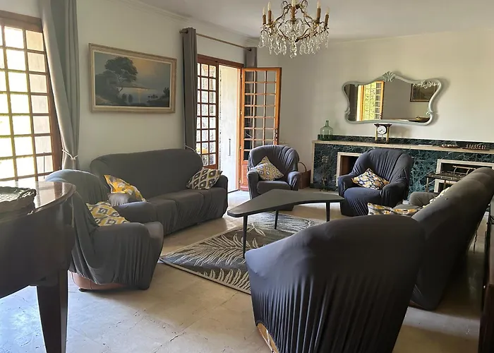 Дом отдыха Les Mercieres La Villa, Au Coeur De L'occitanie Et Du Pays Cathare, Laurag-aise, Grands Espaces, Oasis De Nature, Convivialite, Detente, 6 Piscine Chauffee, Terrain De Petanque, Wifi, Piano, Billard, Cheminee Pour L'h Pexiora